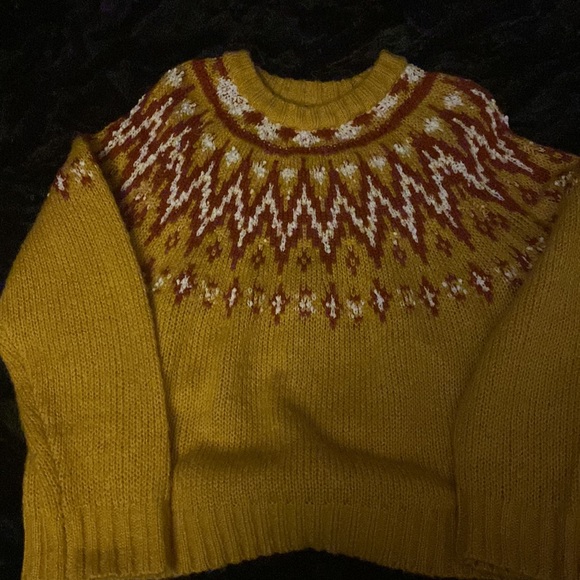 It’s a fun winter top it’s yellow and red an xl - Picture 2 of 3